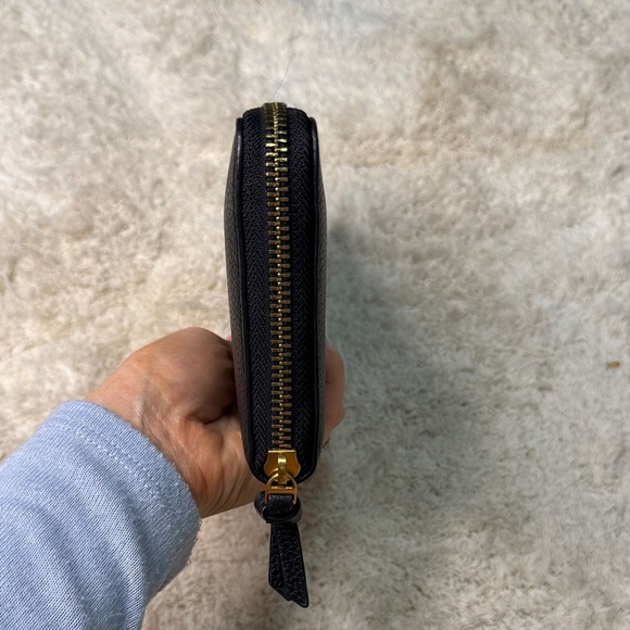 Tory Burch Black Pebbled Leather Britten Zip Wallet - Picture 5 of 11
